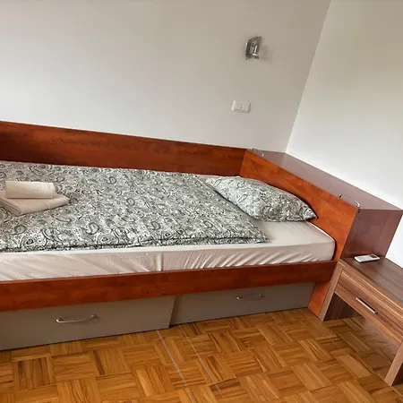 Trnovo Lunca Apartment